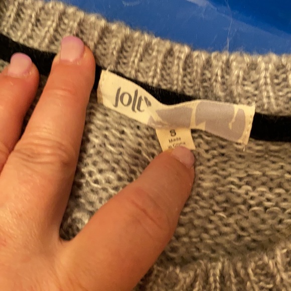 Gray winter sweater with cute penguin - Picture 2 of 4